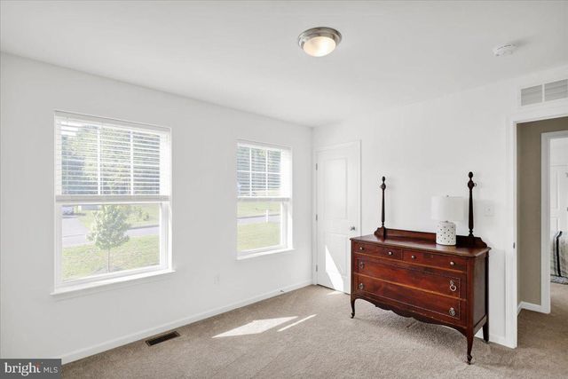 185 OAK GROVE RD, Morgantown, PA 19543