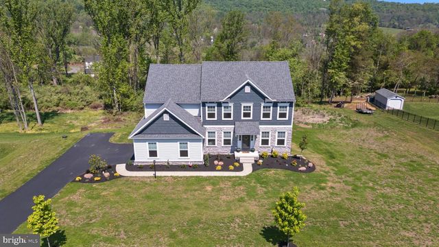 185 OAK GROVE RD, Morgantown, PA 19543
