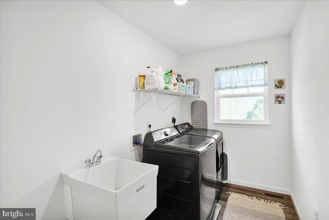 185 OAK GROVE RD, Morgantown, PA 19543