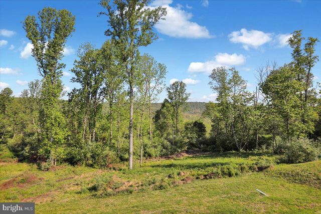 185 OAK GROVE RD, Morgantown, PA 19543