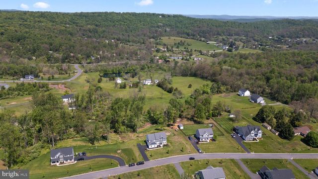 185 OAK GROVE RD, Morgantown, PA 19543