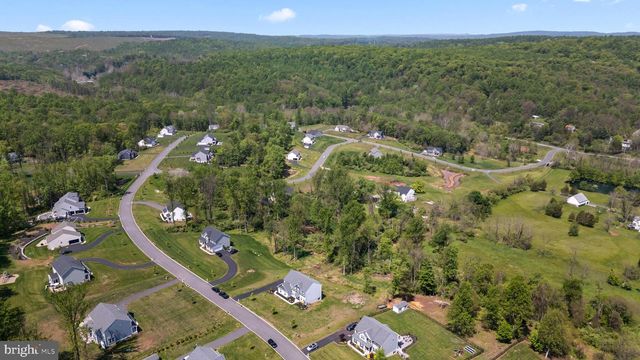 185 OAK GROVE RD, Morgantown, PA 19543