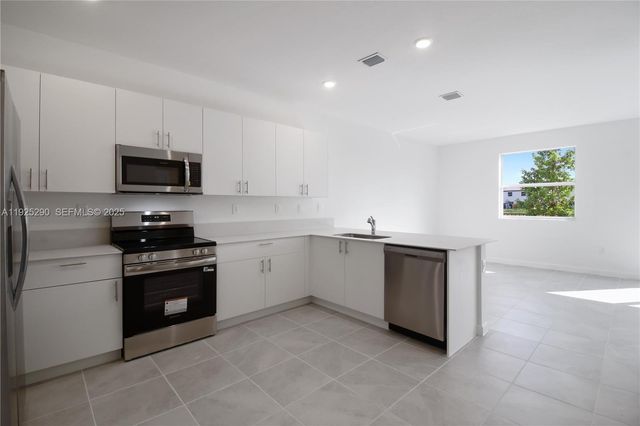 2747 SE 25th Ave, Homestead, FL 33035