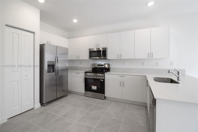 2747 SE 25th Ave, Homestead, FL 33035