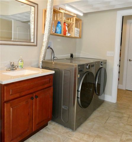 6 Heywood Lane, Johnston, RI 02919