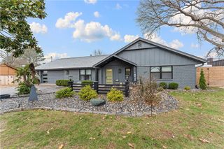 1102 NW 11th Street, Bentonville, AR 72712