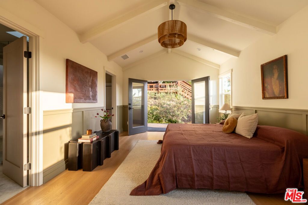 Image 16 of property listing at 4020 Clayton Avenue, Los Angeles, CA 90027