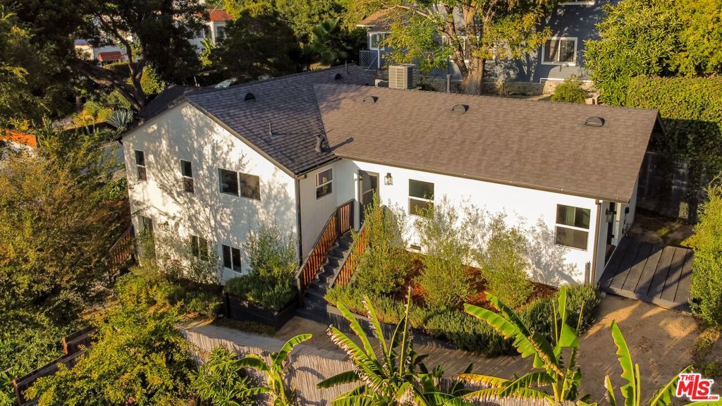 Image 24 of property listing at 4020 Clayton Avenue, Los Angeles, CA 90027
