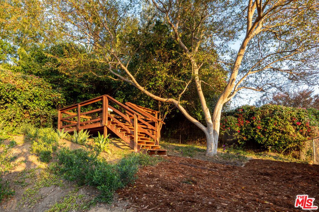 Image 25 of property listing at 4020 Clayton Avenue, Los Angeles, CA 90027