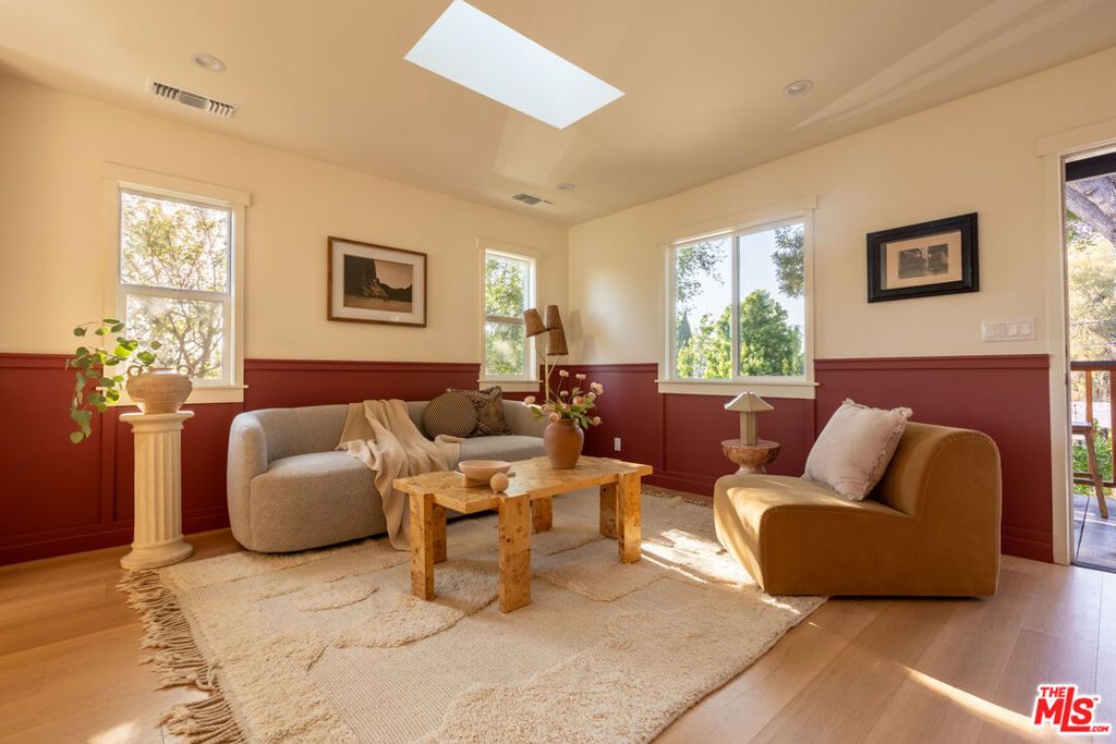 Image 4 of property listing at 4020 Clayton Avenue, Los Angeles, CA 90027