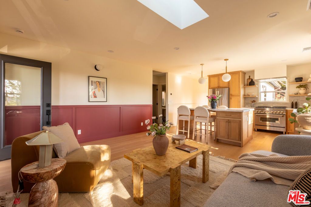 Image 5 of property listing at 4020 Clayton Avenue, Los Angeles, CA 90027