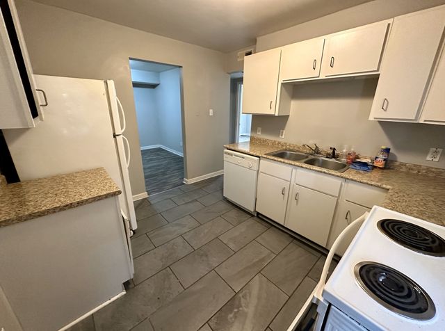 1864 Memorial Dr Apt C, Clarksville, TN 37043