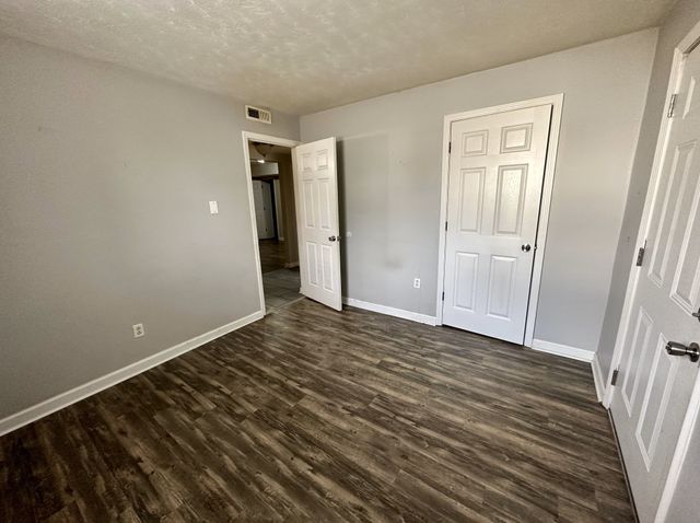 1864 Memorial Dr Apt C, Clarksville, TN 37043