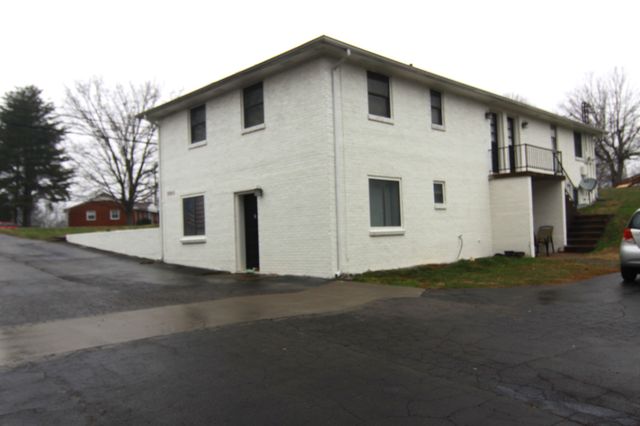 1864 Memorial Dr Apt C, Clarksville, TN 37043