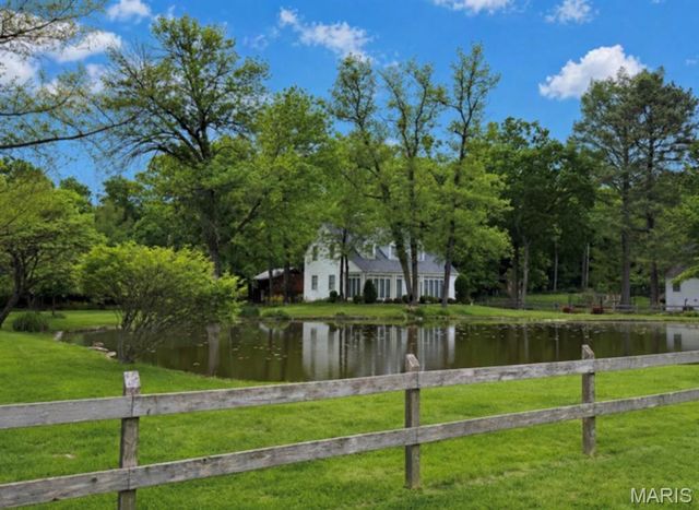 31 Orchard Lane, Kirkwood, MO 63122