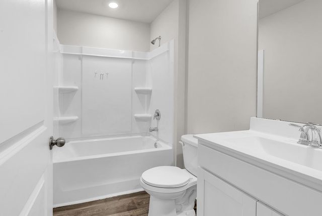 193 Country Grove Way, Galivants Ferry, SC 29544