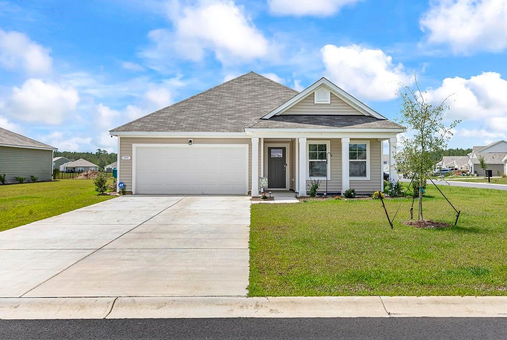 193 Country Grove Way, Galivants Ferry, SC 29544