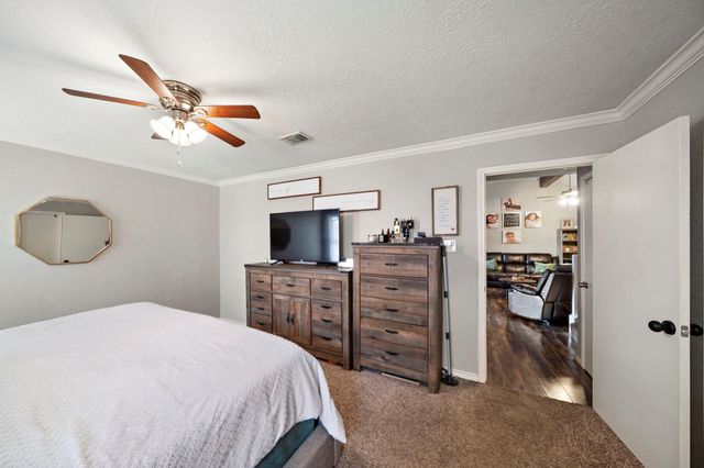 3808 Cottonwood Drive, La Porte, TX 77571