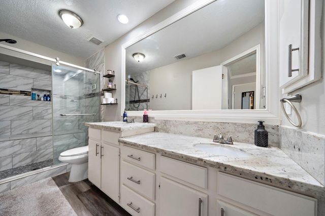 3808 Cottonwood Drive, La Porte, TX 77571