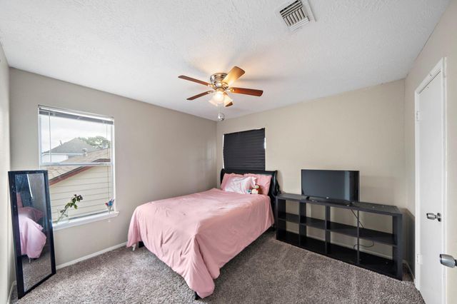 3808 Cottonwood Drive, La Porte, TX 77571