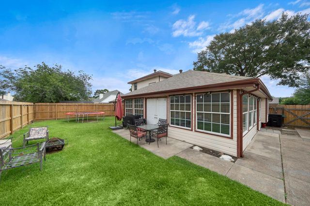 3808 Cottonwood Drive, La Porte, TX 77571
