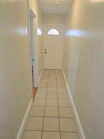 11 Ropes St 1, Salem, MA 01970