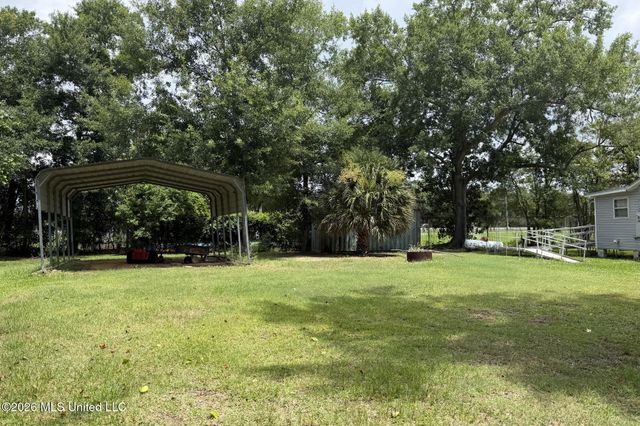 202 Pine Street, Waveland, MS 39576