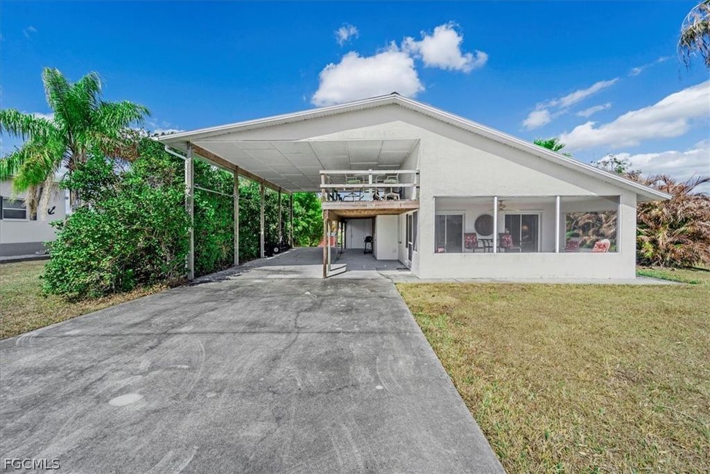 1079 Lock LN, Moore Haven, FL 33471