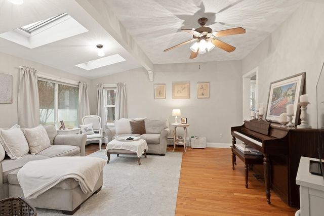 49 Chestnut Street, Foxboro, MA 02035