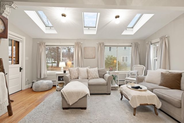 49 Chestnut Street, Foxboro, MA 02035