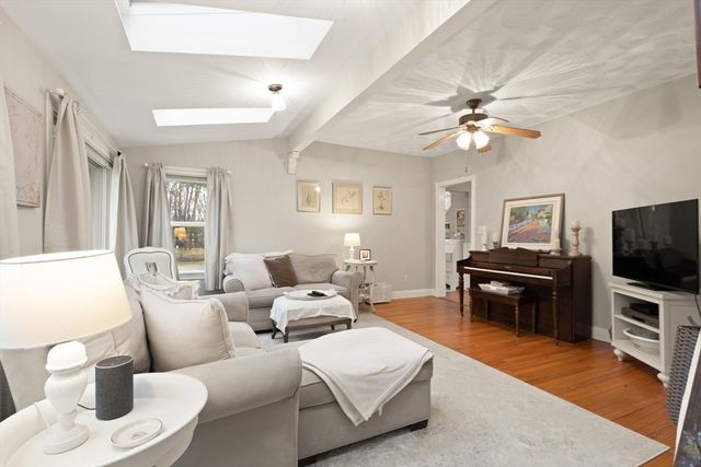 49 Chestnut Street, Foxboro, MA 02035