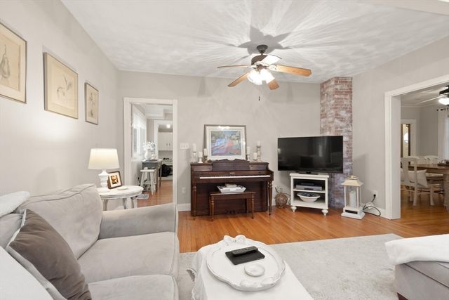 49 Chestnut Street, Foxboro, MA 02035