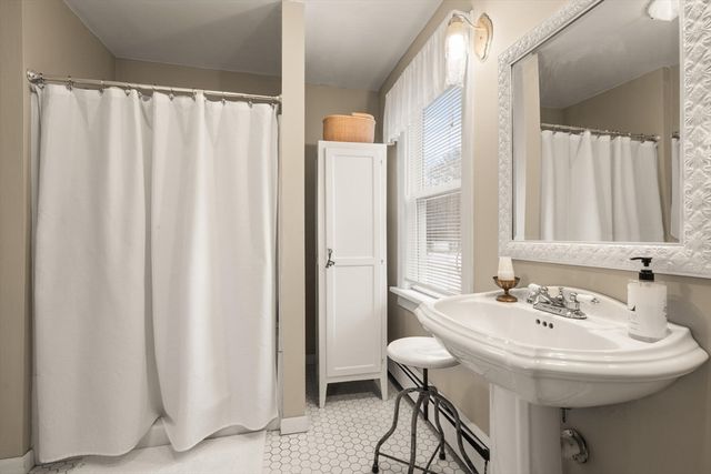 49 Chestnut Street, Foxboro, MA 02035