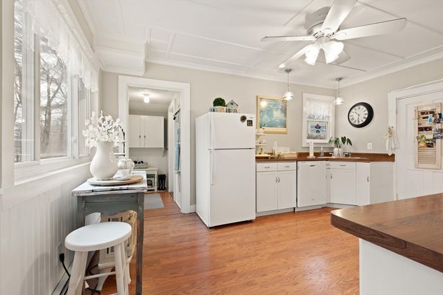 49 Chestnut Street, Foxboro, MA 02035