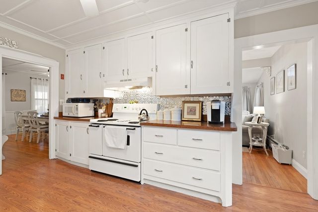 49 Chestnut Street, Foxboro, MA 02035