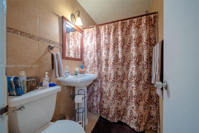 925 E 29th Street, Hialeah, FL 33013