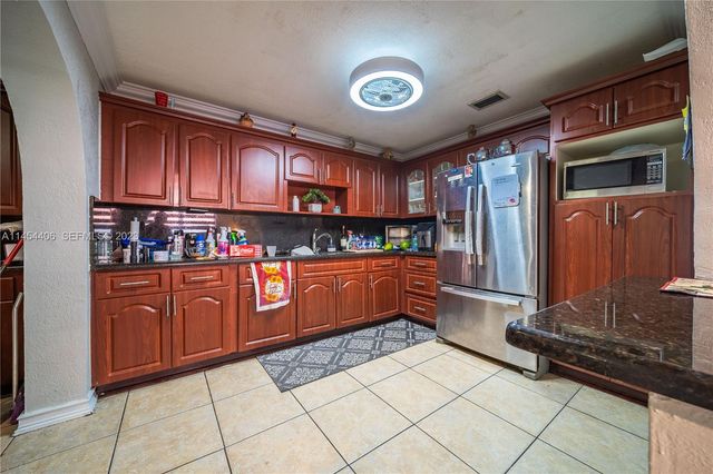 925 E 29th Street, Hialeah, FL 33013