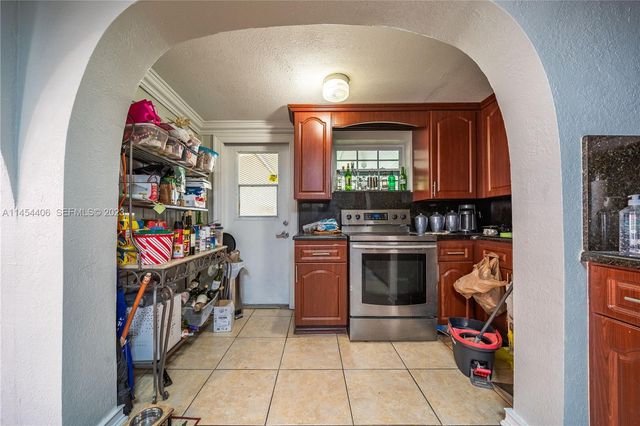 925 E 29th Street, Hialeah, FL 33013
