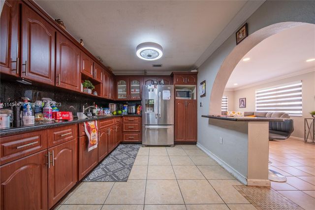 925 E 29th Street, Hialeah, FL 33013