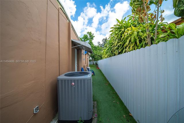925 E 29th Street, Hialeah, FL 33013