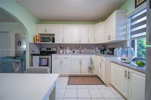 925 E 29th Street, Hialeah, FL 33013