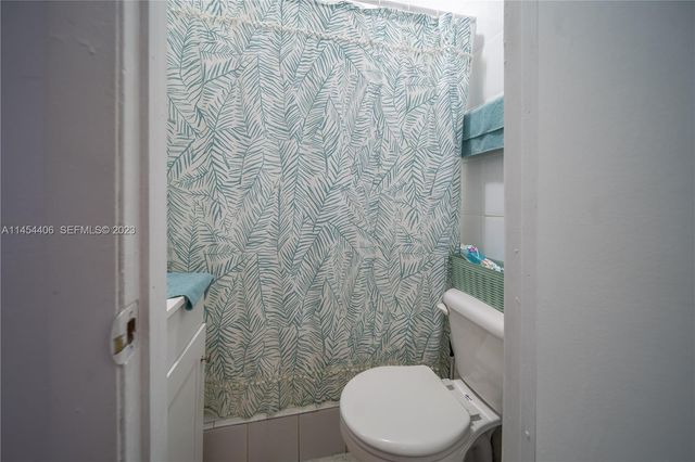 925 E 29th Street, Hialeah, FL 33013