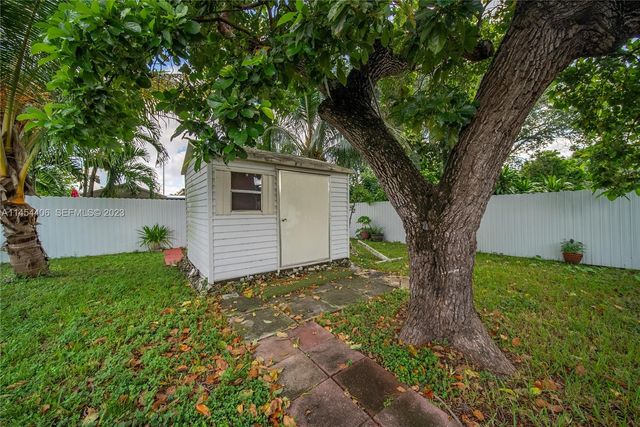 925 E 29th Street, Hialeah, FL 33013