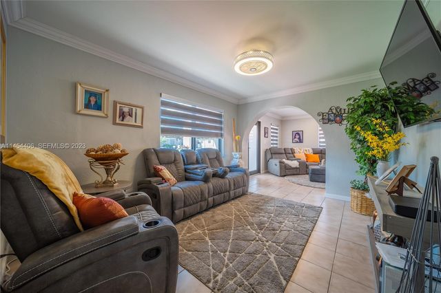 925 E 29th Street, Hialeah, FL 33013