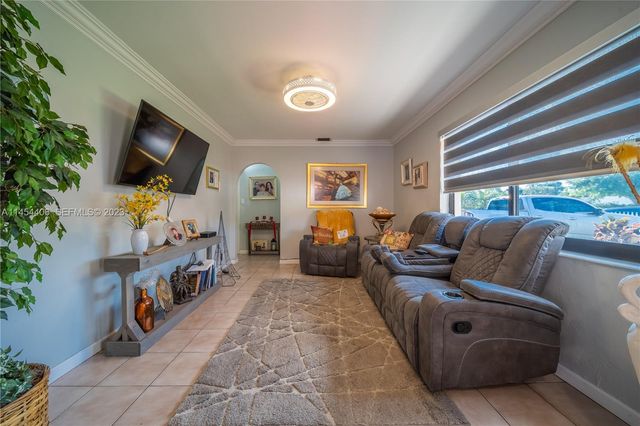 925 E 29th Street, Hialeah, FL 33013
