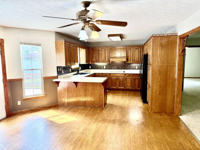8770 Harrison Ferry Rd, Mcminnville, TN 37110