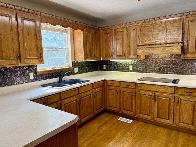 8770 Harrison Ferry Rd, Mcminnville, TN 37110