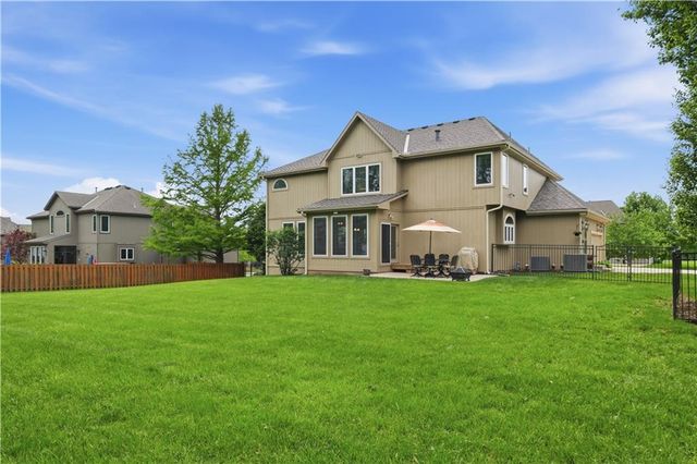 15565 S Gallery Street, Olathe, KS 66062