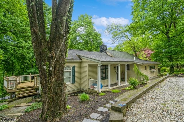 6 Pinecliff Rd, Andover Twp., NJ 07860