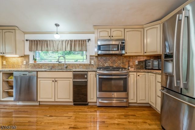 6 Pinecliff Rd, Andover Twp., NJ 07860